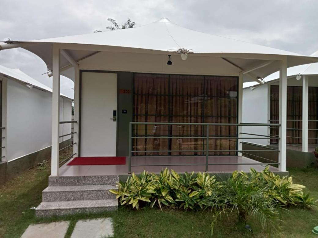 White Feather Resort Kauncha スィルヴァーサー エクステリア 写真